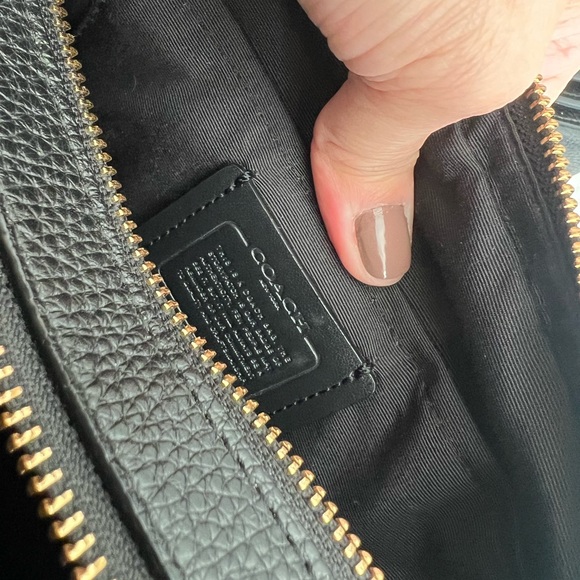 Coach
EMBOSSED HORSE AND CARRIAGE JES CROSSBODY Black Leather Crossbody Bag - Picture 4 of 14